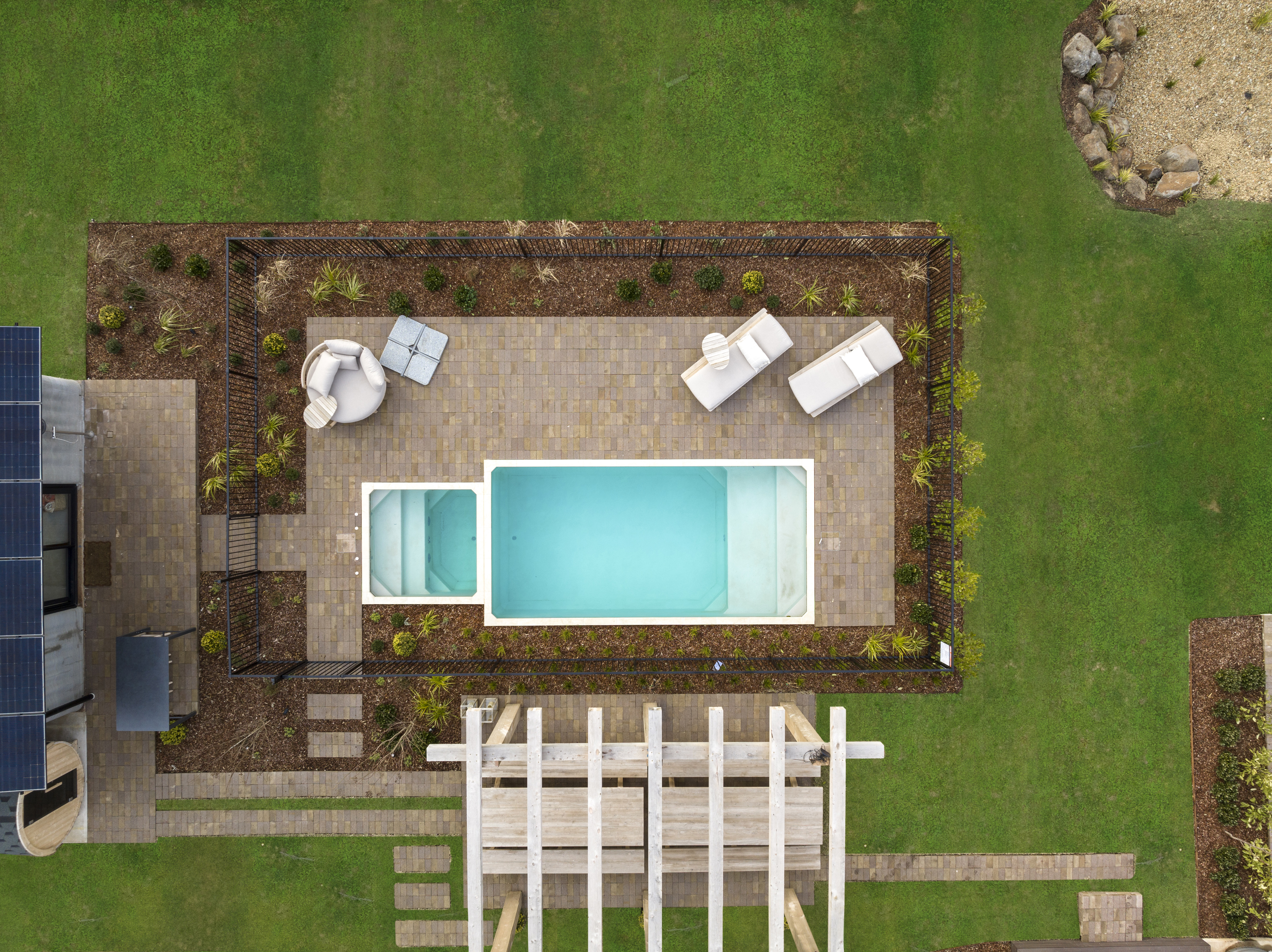 Container Pools vs Concrete Plunge Pools: Which Is Right for You?