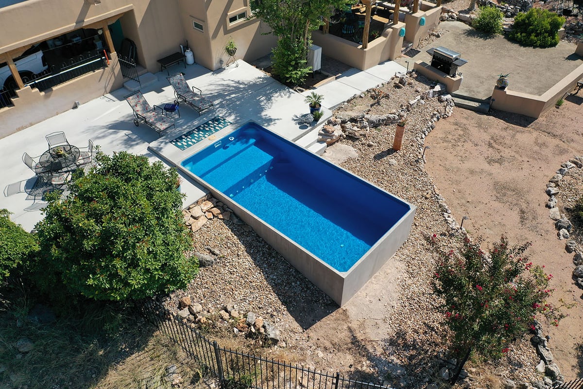 Semi recessed Plungie plunge pool