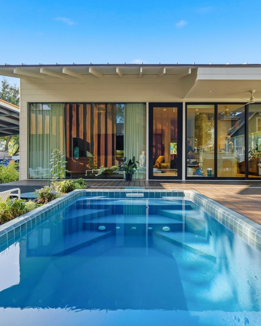 Plungie Studio plunge pool in a backyard